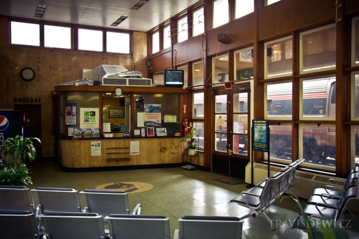 amtrak_prince_wv_service_counter_waiting_room-L